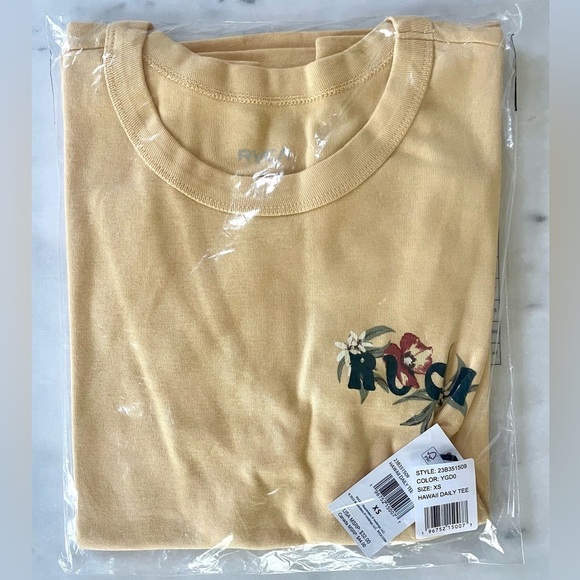 RVCA Woman’s Hawaii T-shirt XS NWT - Picture 4 of 8